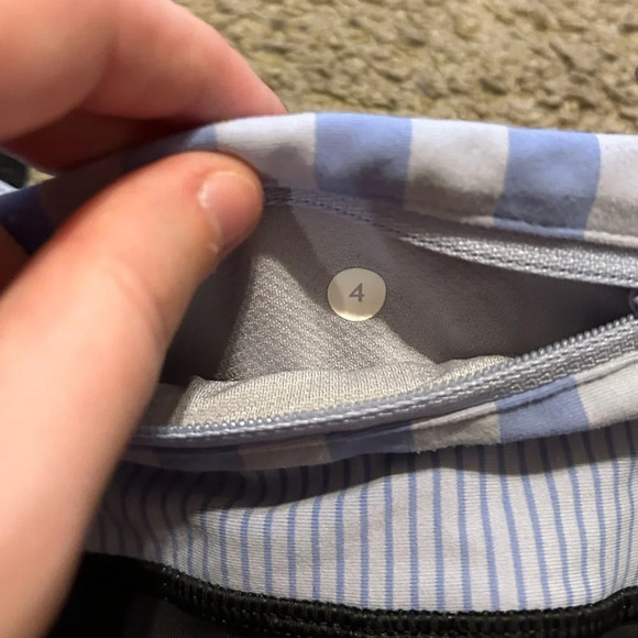 Lululemon adjustable tie Capri Leggings - Picture 5 of 8